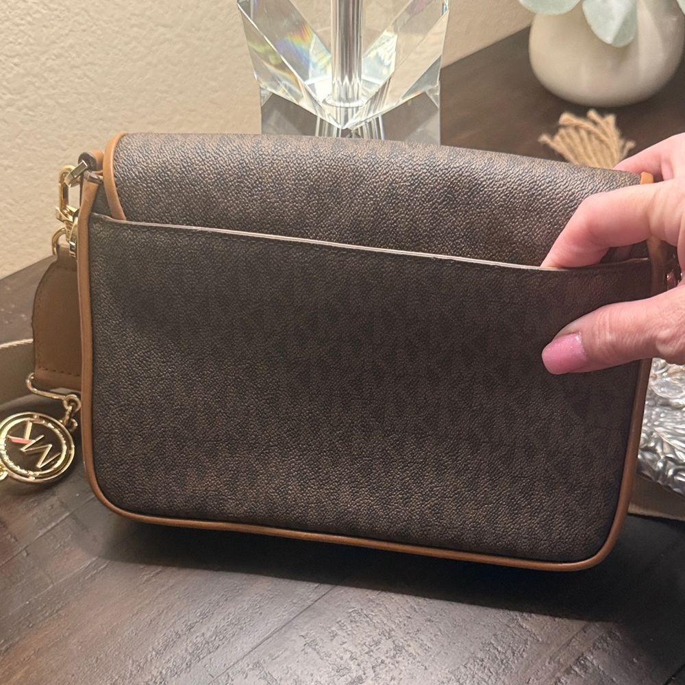 Michael Kors Bradshaw Brown Crossbody Bag - Picture 6 of 10